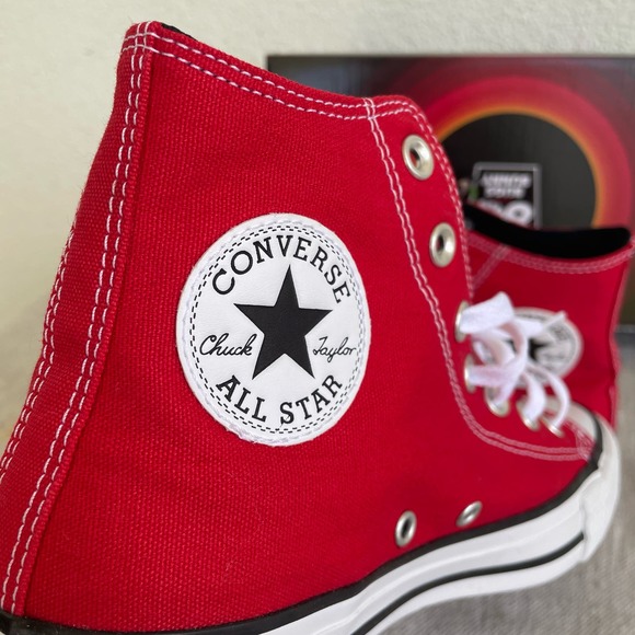 Converse x Bugs Bunny Looney Tunes Chuck Star Red Hi Top Sneakers - Picture 8 of 9